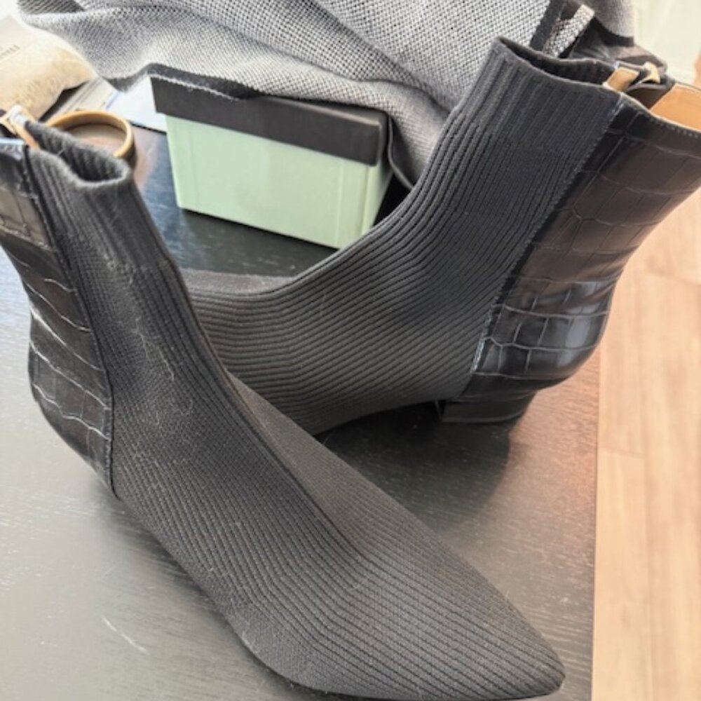 PASHION FOOTWEAR - The Bootie Stretch Knit w/ Croc Leather Accent, size 10, Coal